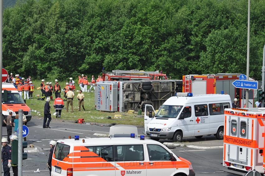 Schwerer Unfall mit Reisebus Lohmar Donrather Dreieck P157.JPG